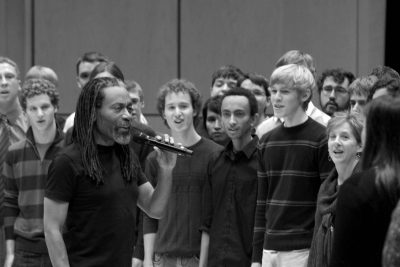 Bobby McFerrin conducts a chorus of audience volunteers on the Sauder Concert Hall stage
