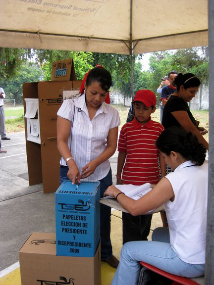 Group of voters in El Salvador