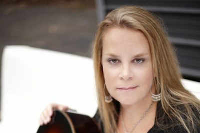 Mary Chapin Carpenter and her guitar