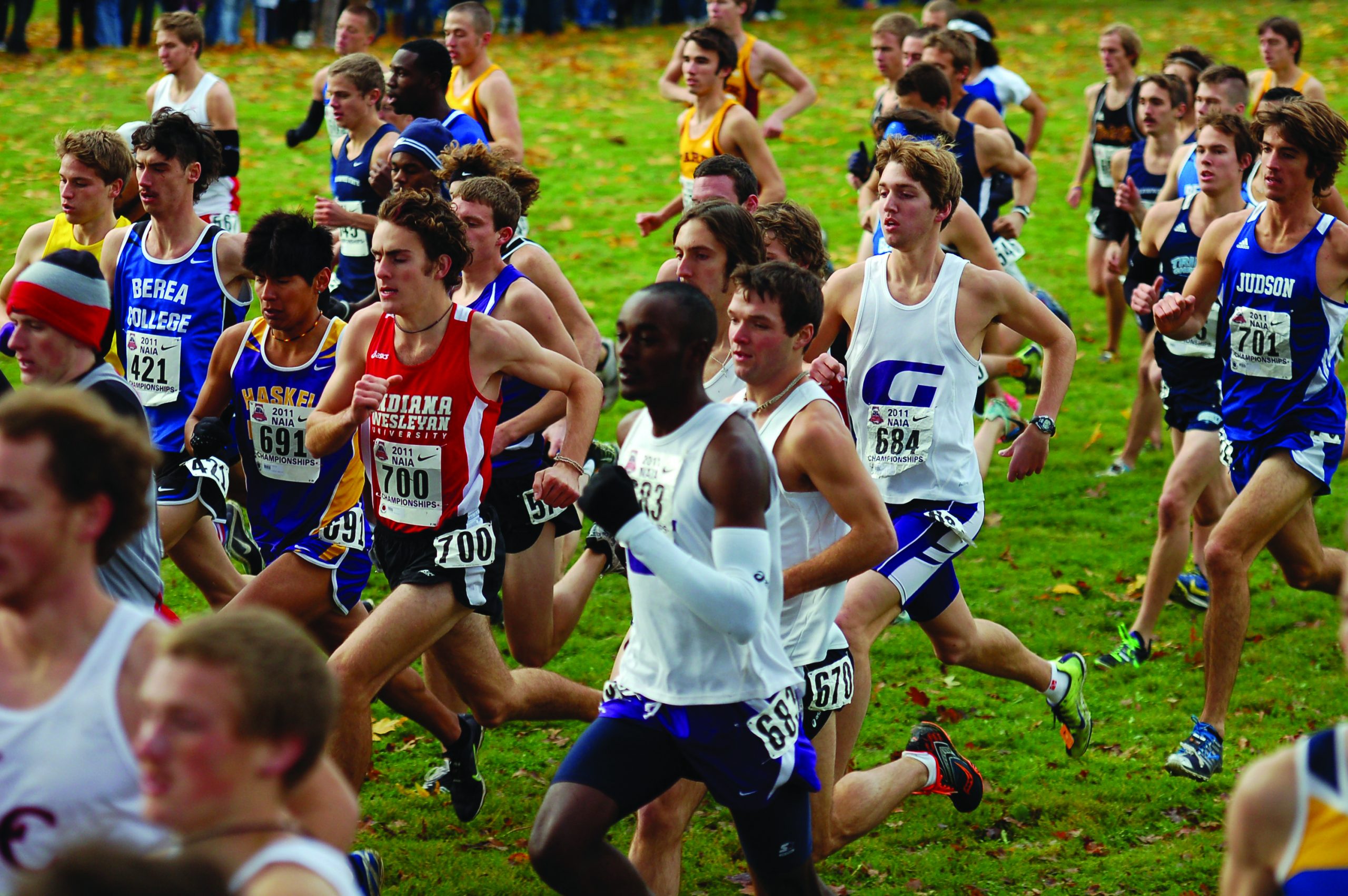 Oscar Joses Kirwa and Jordan Smeltzer race against many other runners from opposing teams