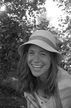 Hannah Barg, a senior, discusses her experience of coming to Goshen from an evangelical background. Photo by Halle Steingass.