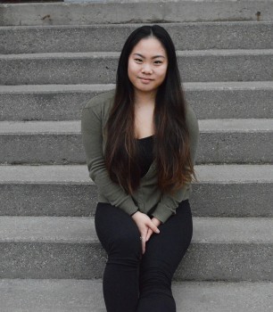 Olivia Ginn, senior, believes that Deaf parents have everything to be succesful. Photo by Maria Bischoff