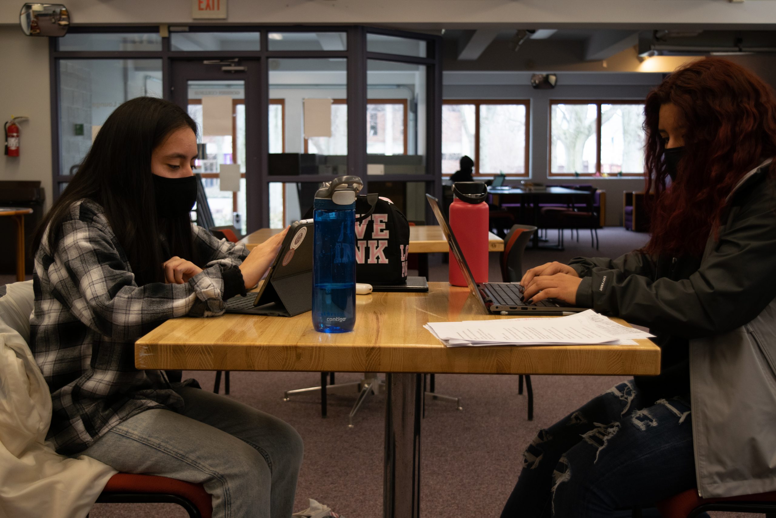 Stephany Claudio and Destiny Salvador study in the commuter student lounge.